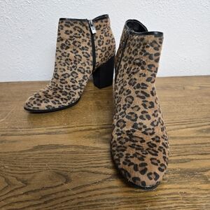 #22 Libby. Edelman Leopard Print Ankle Boots Size 10W